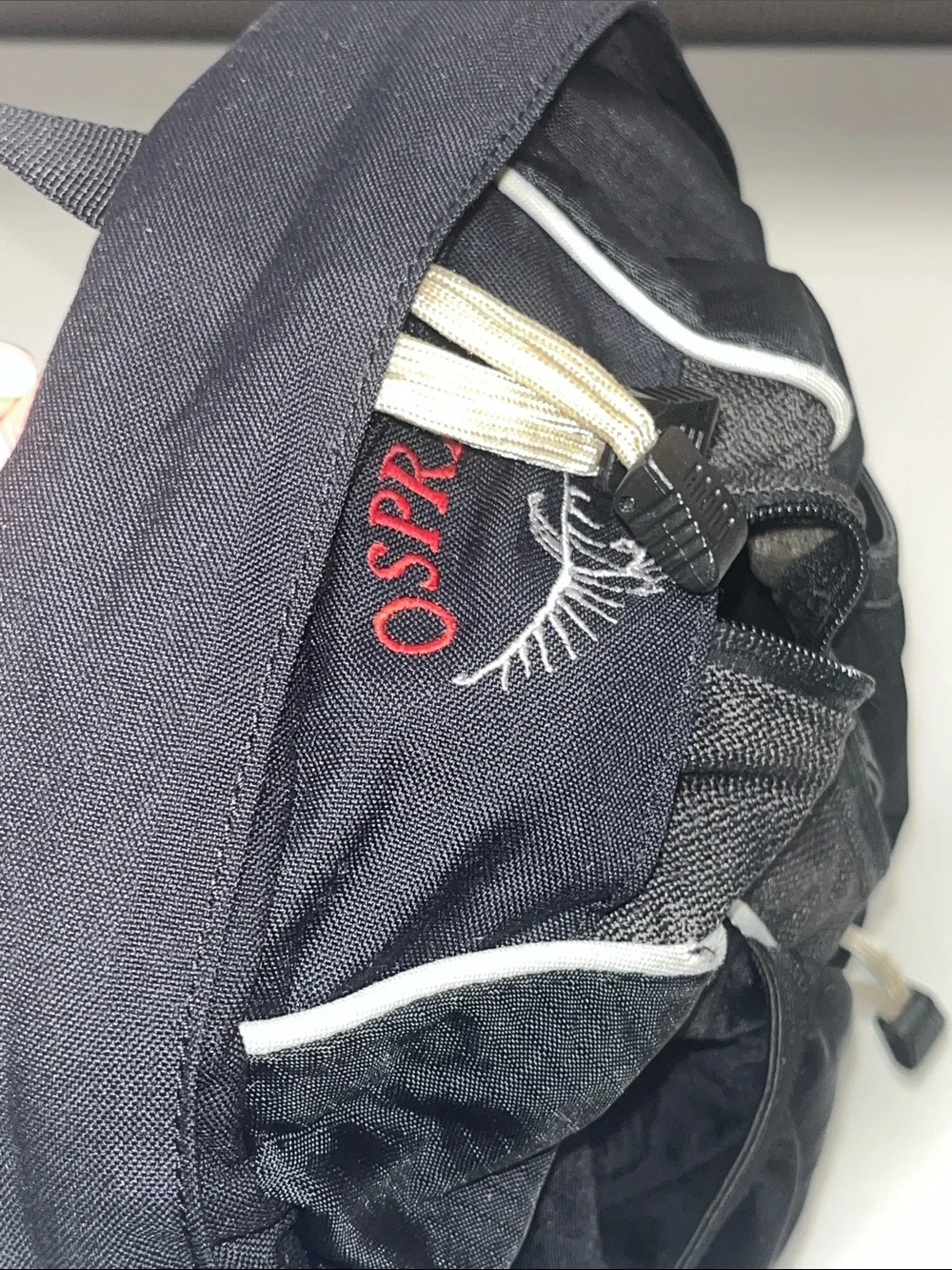 OSPREY sleek black
